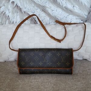 Louis Vuitton Monogram Pochette Twin GM Crossbody Bag Clutch 2 Way. Authentic..
